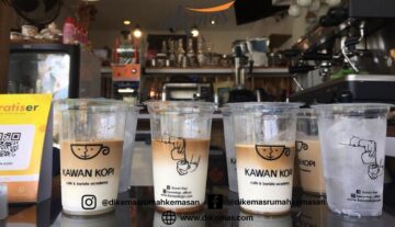 sablon gelas minuman kekinian jadi alat promosi jitu khas anak muda - Sablon Gelas Minuman Kekinian, Jadi Alat Promosi Jitu Khas Anak Muda! sablon-gelas-minuman-kekinian-jadi-alat-promosi-jitu-khas-anak-muda