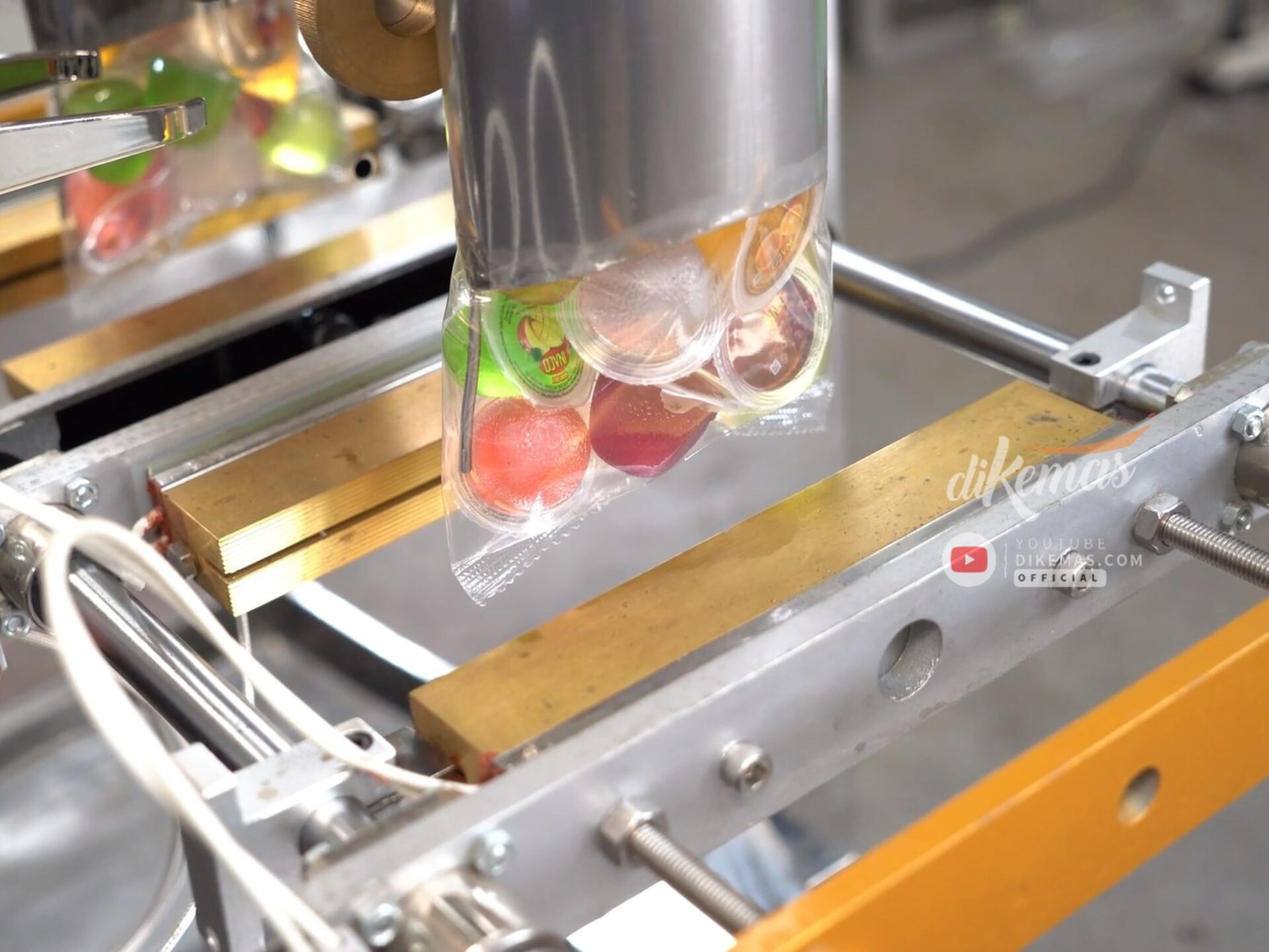 Mesin Bungkus Snack Lokal