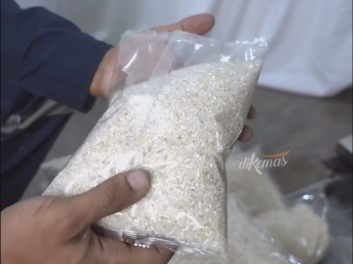 Hasil kemasan mesin packing beras otomatis - Mesin Packing Beras Otomatis untuk Usaha Grosir dan Swalayan mesin packing beras otomatis