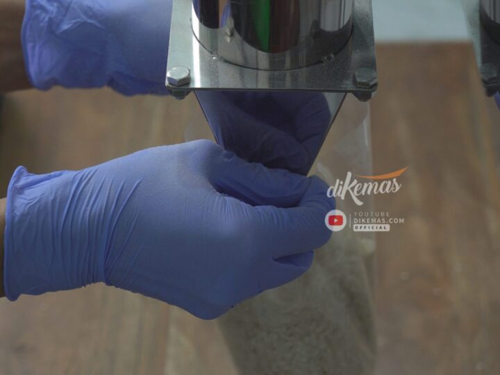 peragaan Mesin Filling Beras Semi Otomatis - Mesin Filling Beras Semi Otomatis, Praktis dan Fleksibel Mesin Filling Beras Semi Otomatis