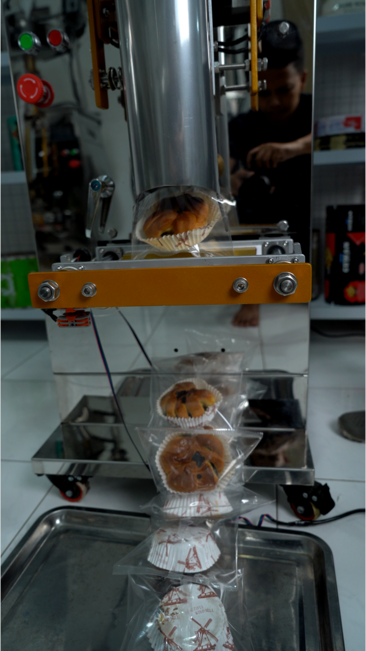 Mesin Packaging Roti