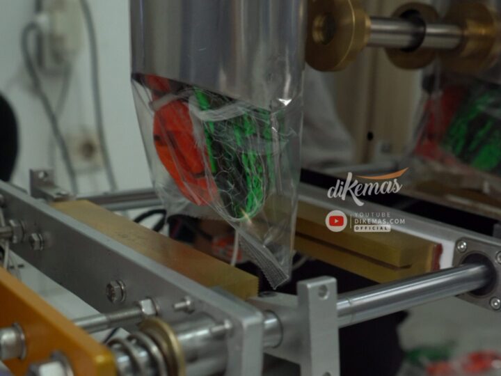 Mesin Packaging Mainan